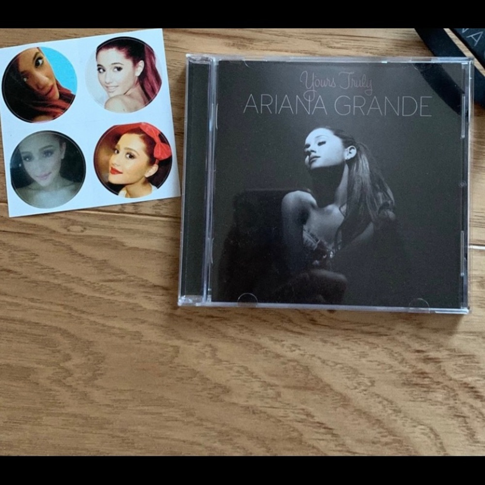 Ariana Grande yours truly Cd